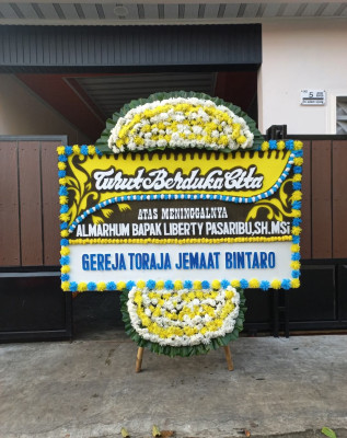 Papan Bunga Duka di Toma