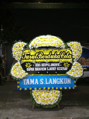 Papan Bunga Duka di Toma