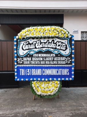 Papan Bunga Duka di Toma
